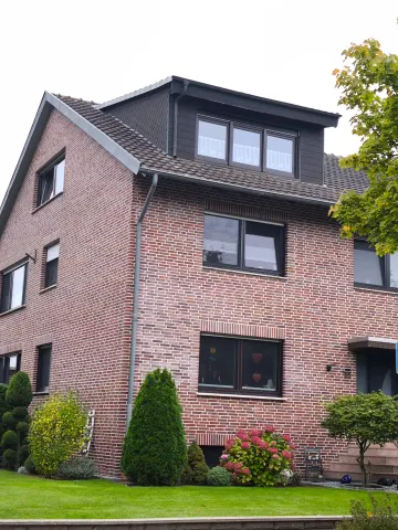 Traumhaft geschnittene Wohnung direkt am Naturschutzgebiet mit übergroßem Balkon