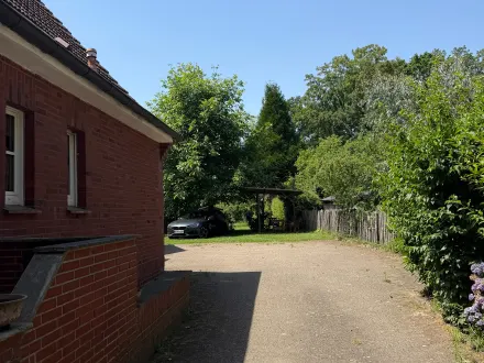 Freistehendes Einfamilienhaus auf großem Grundstück (2)
